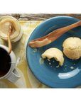 spreadable and light colored honey for tea and scones